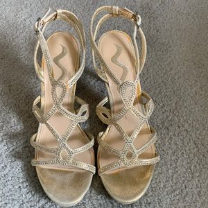 Beautiful gold Nina heals 9-1/2